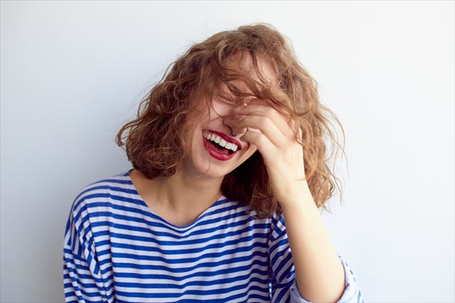 よく笑う人はストレスに強い！？笑うことのメリットとは